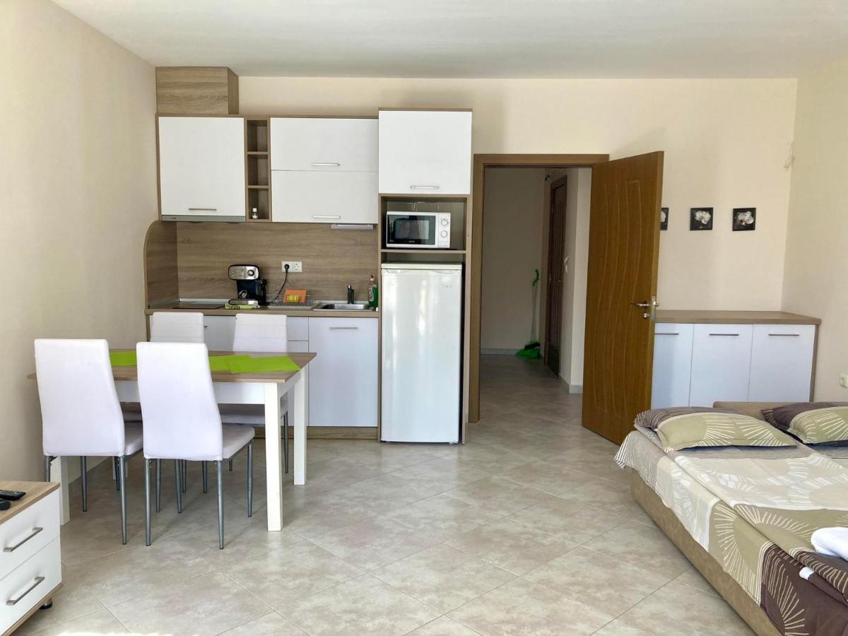Apartments In Villas Apolon Созополь Экстерьер фото
