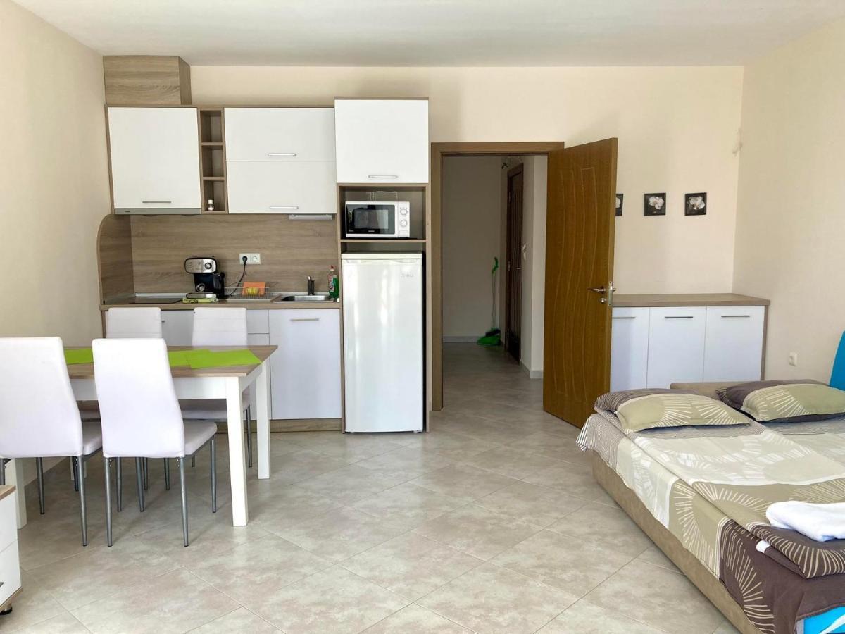 Apartments In Villas Apolon Созополь Экстерьер фото